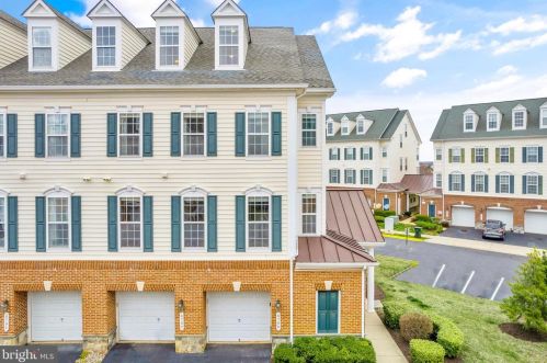 6790 Hampton Bay Ln, Gainesville, VA 20155-6229