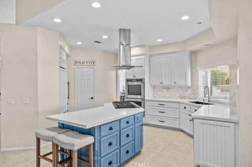 6528 Blackwood St, Riverside CA  92506-6240 exterior