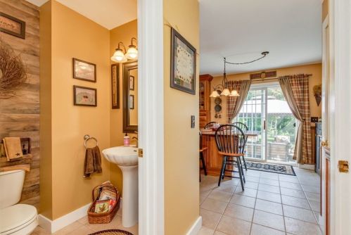 16 Old Fort Ln, Goffstown, NH 03046-4722