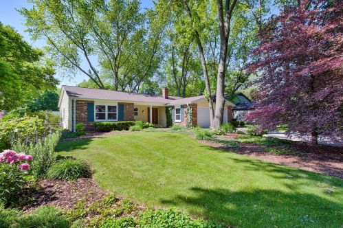 1432 Stonegate Rd, Naperville, IL 60540-5043
