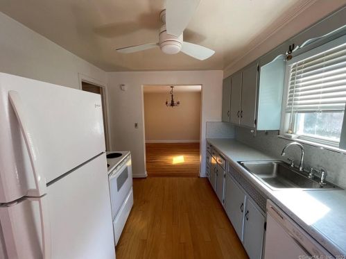 42 Byram Terrace Dr, Greenwich CT  06831-5126 exterior
