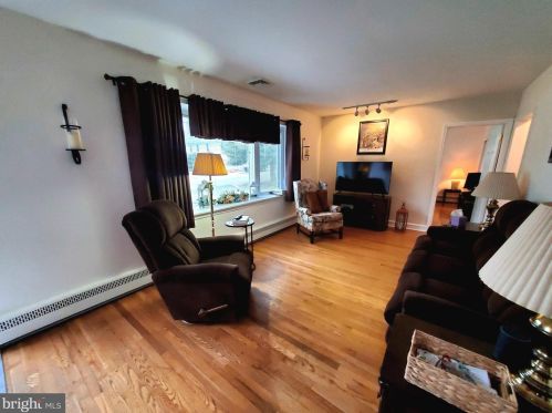 21 Walnut Rd, Media, PA 19086-7246
