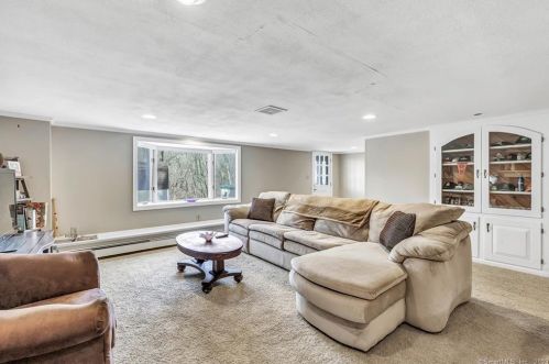 23 Treeland Rd, Huntington CT  06484-2730 exterior
