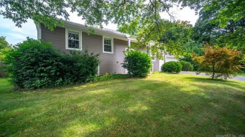 40 Delwood Ave, Middletown, CT 06457-1718
