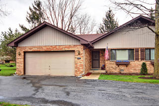 43 Castle Rock Ln, Hanover Park, IL 60108-1272