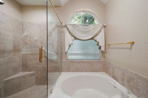 28 Wedgewood Blvd, Conroe TX  77304-1349 exterior