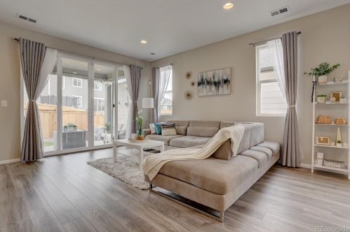 27904 9 Dr, Aurora CO 80018 exterior