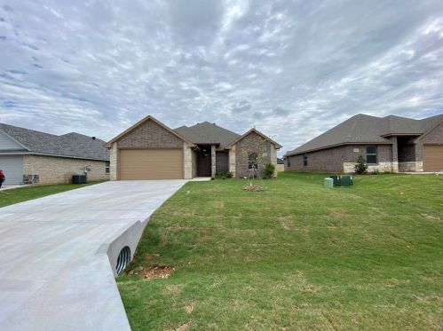 3307 Windcrest Dr, Granbury TX  76049 exterior