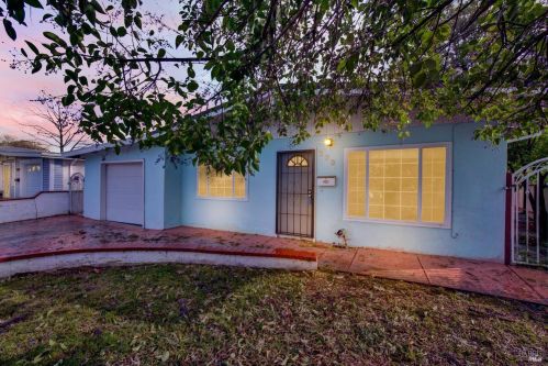 233 Circle Dr, Vacaville, CA 95688-2918