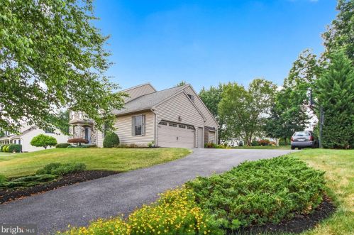 2851 Primrose Ln, York, PA 17404-8529