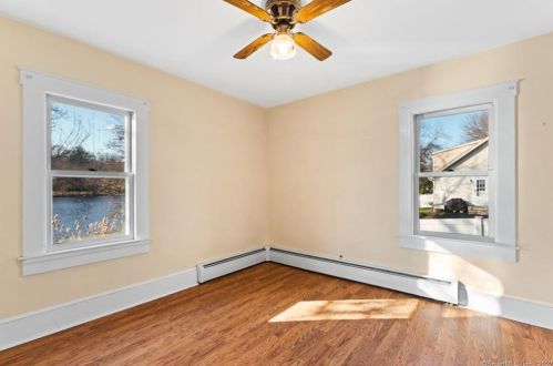 72 Flanders Rd, Niantic CT  06357-1525 exterior
