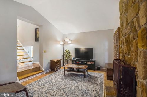 11309 Headlands Ct, Herndon VA  20191-3633 exterior