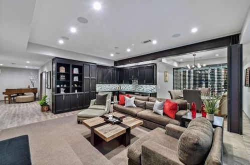 800 Lake Summit Dr, Atlanta GA  30342-1975 exterior