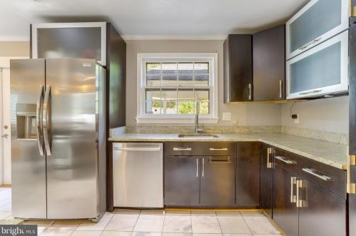 6808 Houndmaster Rd, Springfield VA  22152-2715 exterior
