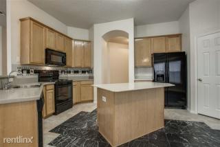 4804 Barnhill Ln, Fort Worth TX  76135-2536 exterior