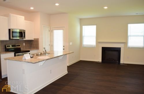 65 Chastain Cir, Newnan GA  30263-8640 exterior