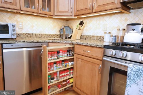54 Cheverny Ct, Trenton, NJ 08619-4715