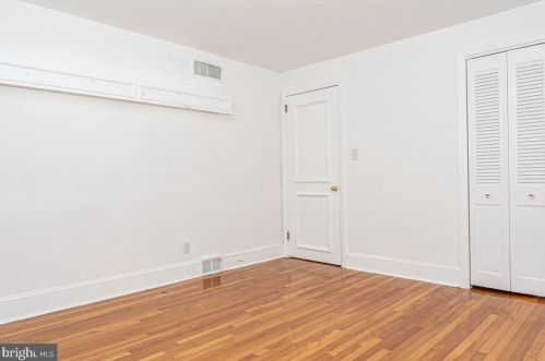 456 Gladstone Ave, Tavistock NJ 08033-4005 exterior