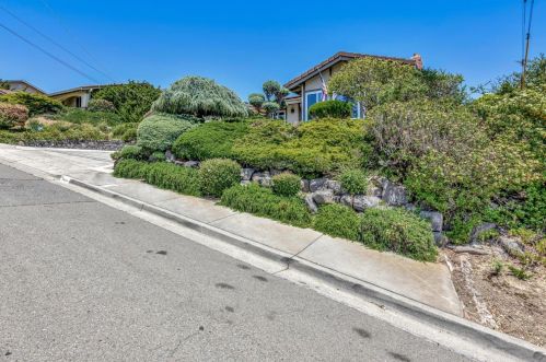 5661 Shadow Ridge Dr, Hayward, CA 94552-2632