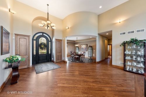 610 Central Rd, Arlington Hts, IL 60005-3210