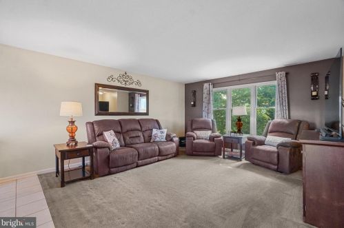 60 Finch Dr, York, PA 17404-5708