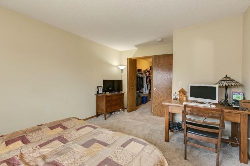 2463 Grenadier Ave, Saint Paul MN  55128-4319 exterior