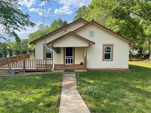 4052 Sutton Rd, Gainesville, GA 30506-3200