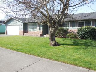 2476 19 St, Springfield OR  97477-4216 exterior