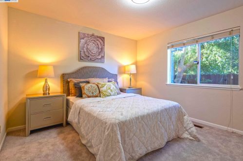 4478 Ewing Rd, Hayward, CA 94546-1012