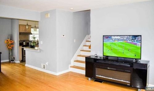 25 Cedar Dr, Rochelle Park, NJ 07662-3201