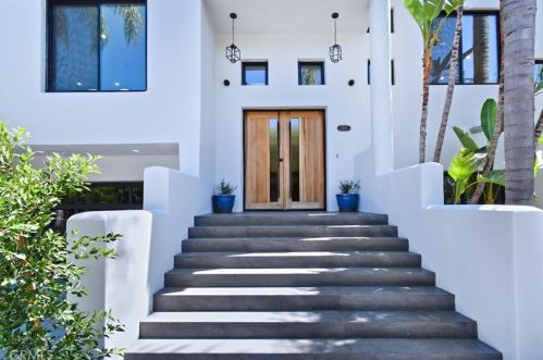 4258 Levitt Ln, Van Nuys, CA 91403-4139
