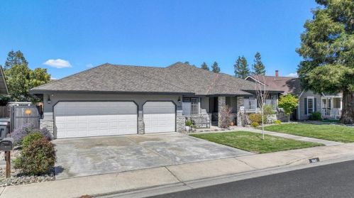 2665 Hawkeye Ave, Turlock CA  95380-2950 exterior