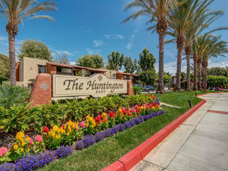 8400 Edinger Ave, Huntington Beach CA  92647-7221 exterior