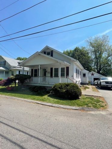 196 Wendell Rd, Warwick, RI 02888-1824