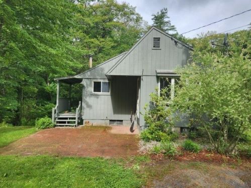19 42nd St, Unity, NH 03743-2819