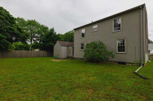 39 Woodstock Dr, Warwick, RI 02889-2319