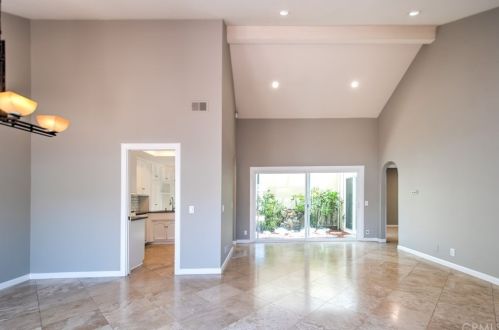 19 Woodland Dr, Irvine CA  92604-4534 exterior