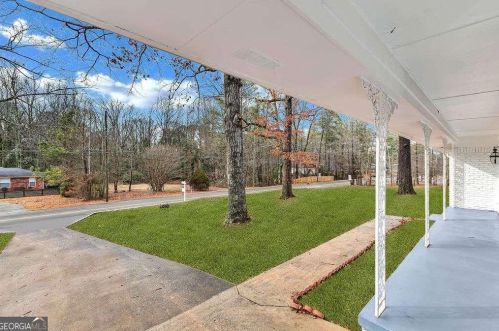 4364 Herschel Rd, Atlanta GA  30337-4931 exterior
