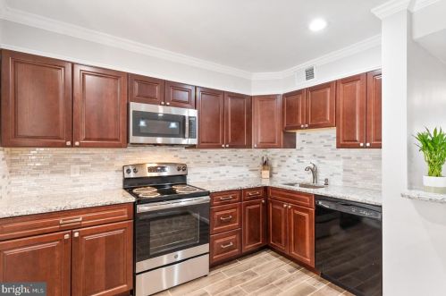 236 Shenandoah St, Leesburg, VA 20175-4013