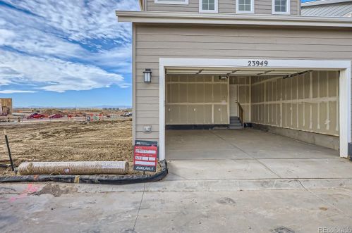 23949 34th Ave, Denver CO  80019-5918 exterior