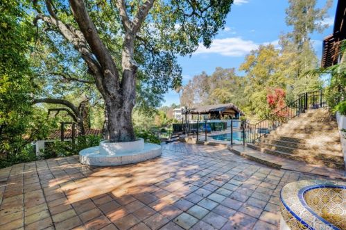 1664 Las Flores Dr, Glendale CA  91207-1200 exterior