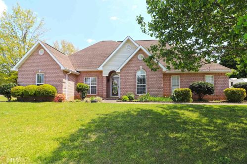 109 White Pond Ln, Warner Robins, GA 31088-2957