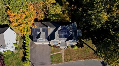 3 Pine St, Ellington, CT 06029-2909