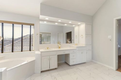 4217 Wild Cherry Dr, Carrollton TX 75010-1081 exterior