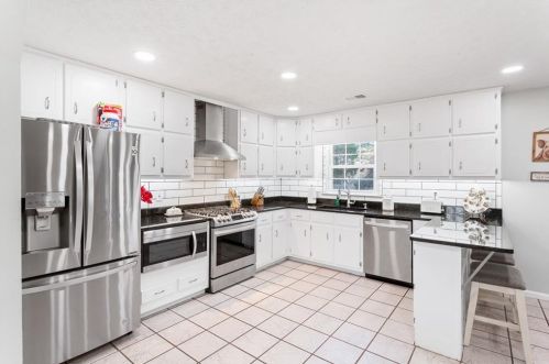 165 White Acres Dr, Stockbridge GA  30281-2261 exterior