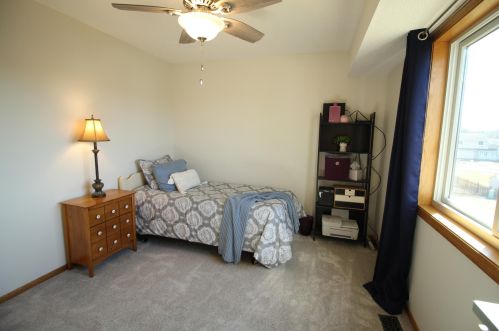 2414 Hynes Ave, Saint Paul MN 55128-5113 exterior