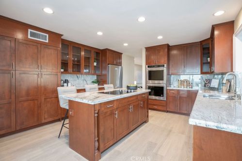 815 Moorside Dr, Glendale CA  91207-1135 exterior