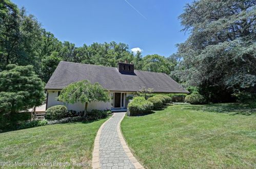 4 Holly Glen Way, Holmdel Village, NJ 07733-1821