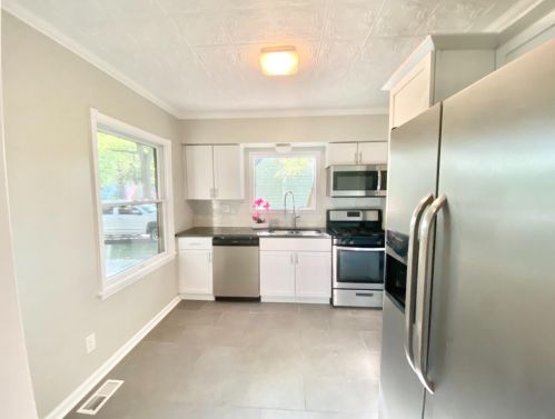 2139 Inner Cir, Hammond IN  46321-3214 exterior