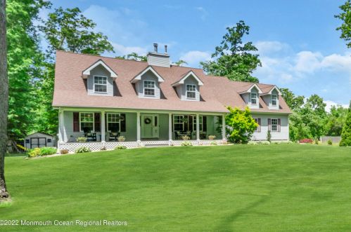 87 Loveman Rd, Upper Freehold Township, NJ 08514-2515